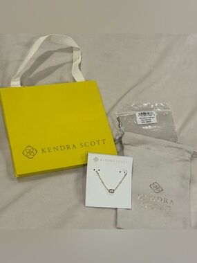 Kendra Scott NWT mini Elisa necklace ivory mother of pearl.